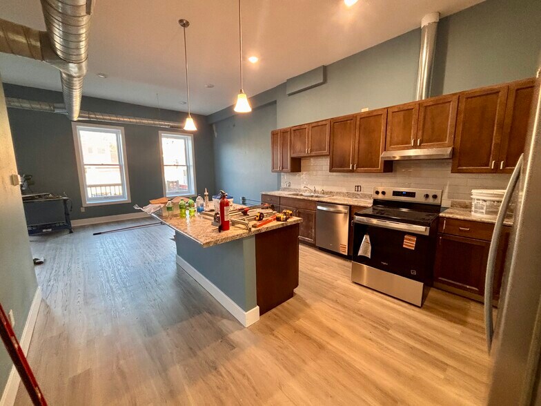 Building Photo - 315 E Main St