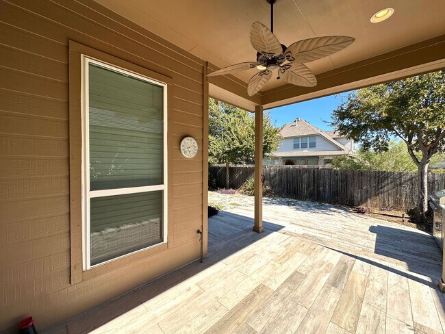 Building Photo - Single Story, 3 Bedroom, 2 Bathroom Home f...