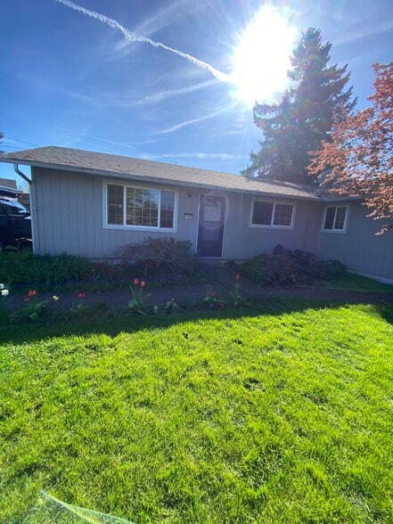 Building Photo - 1101 Hughes St