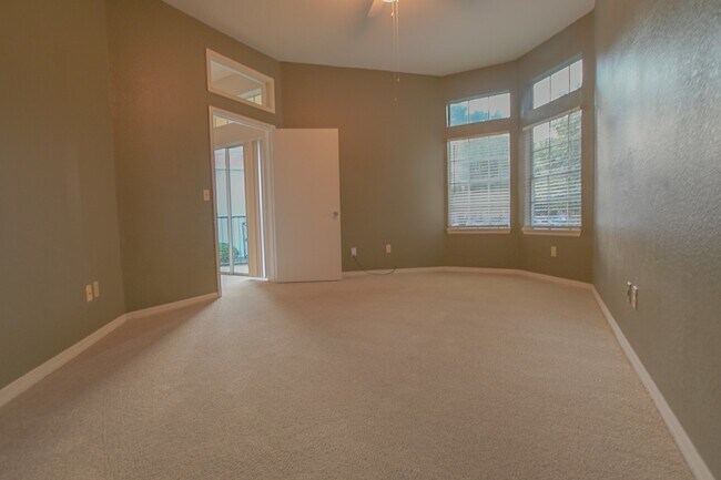 Building Photo - 7270 Westpointe Blvd