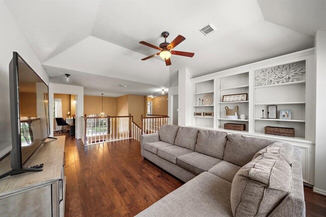 Building Photo - 13002 Golden Rainbow Dr