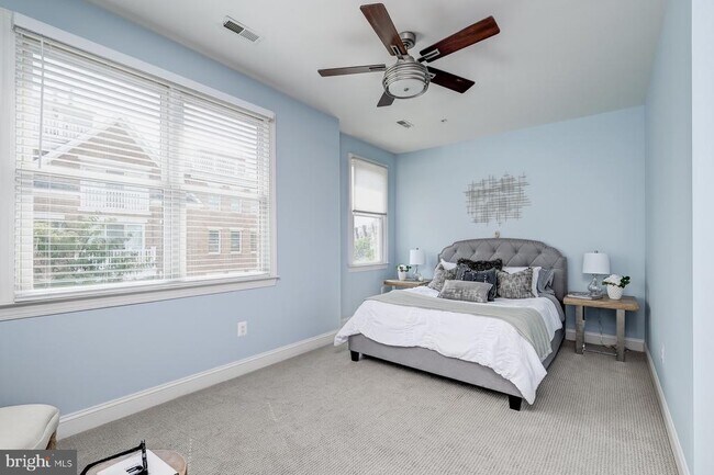 Building Photo - 1236 Harbor Island Walk