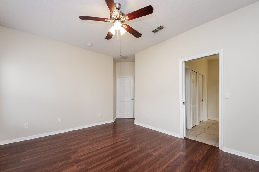 Building Photo - 5516 Cape Hatteras Dr