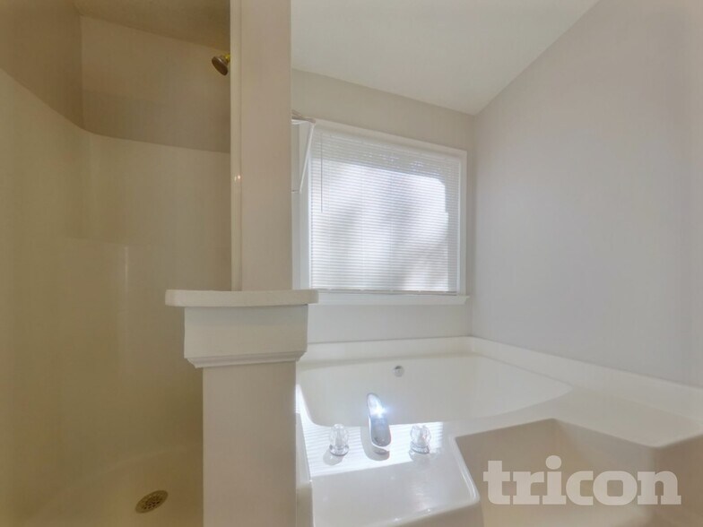 Building Photo - 158 Sweetwater Cir