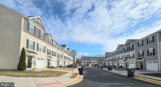 Building Photo - 203 Sage Cir