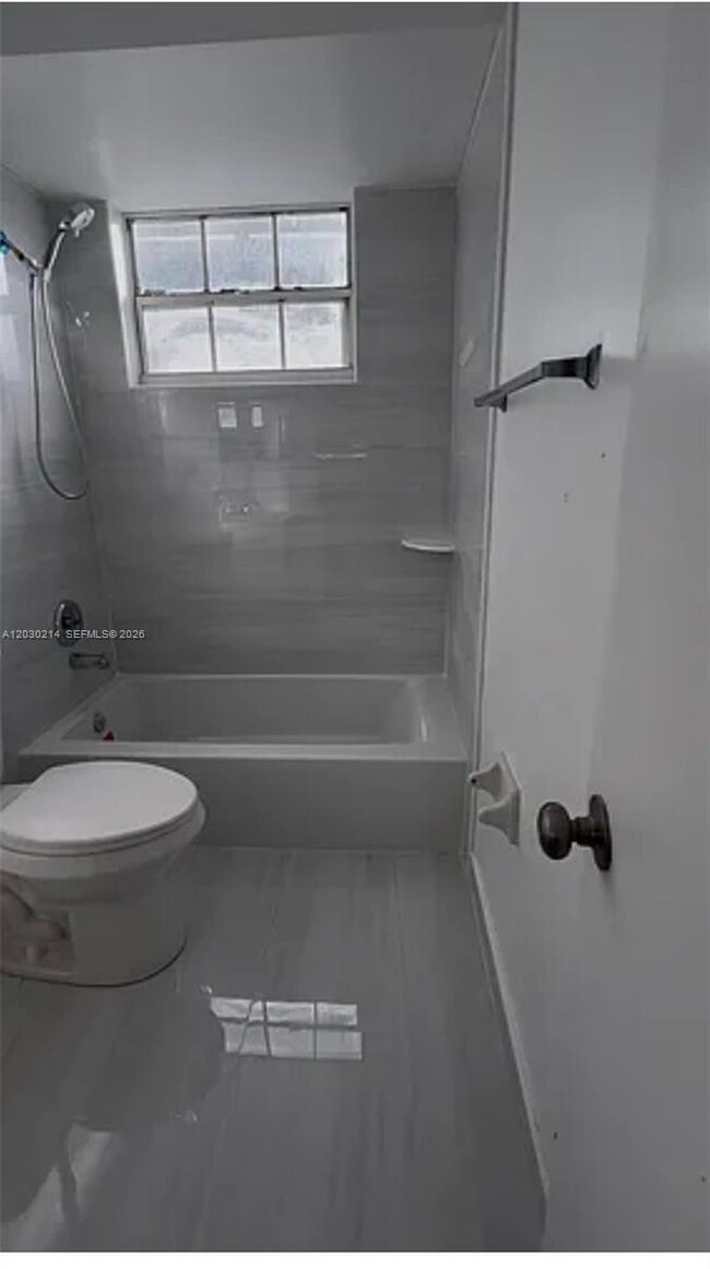 Building Photo - 127 SW 159th Way