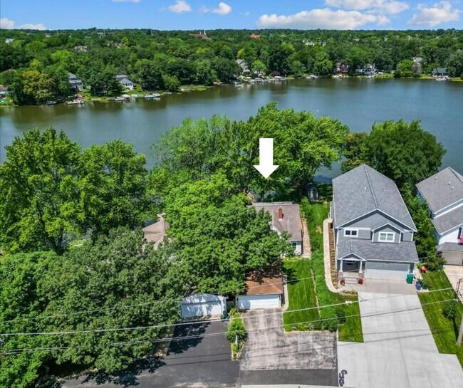 Primary Photo - 24060 N Lakeside Dr