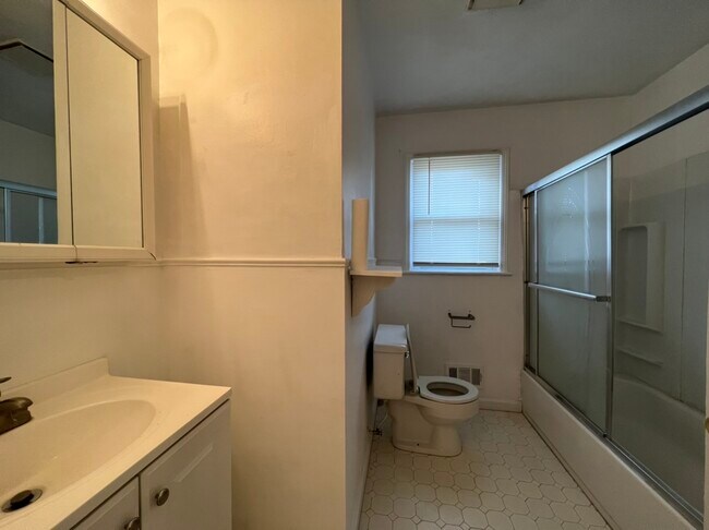 Building Photo - 4406 Clarene Dr