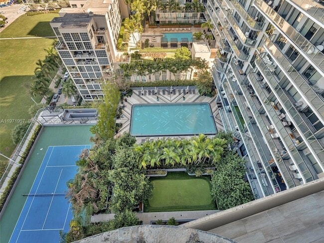 Building Photo - 121 NE 34th St