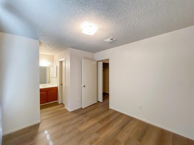 Building Photo - 11685 Alief Clodine Rd