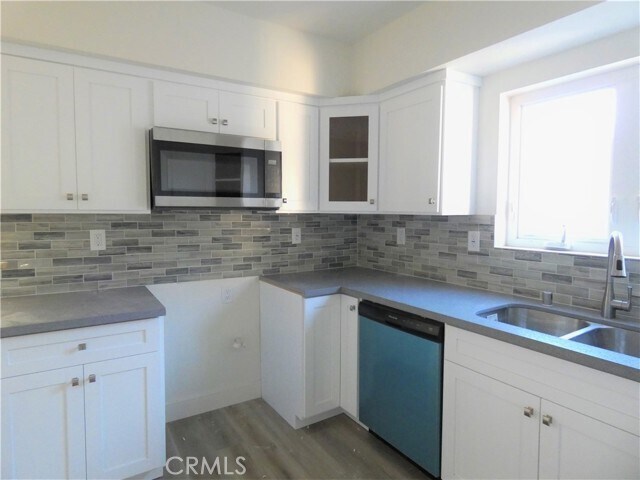 Building Photo - 2044 S Burnside Ave