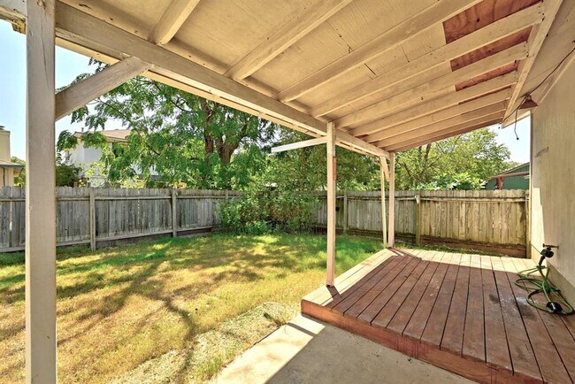 Building Photo - 8909 Romayne Ln