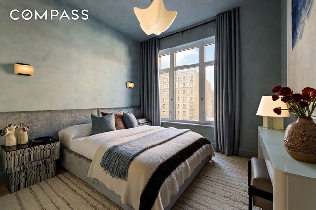 Building Photo - 211 W 84th St