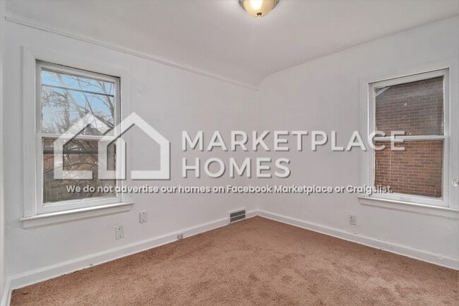 Building Photo - 15411 Mansfield St