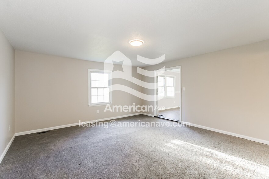 Building Photo - 4378 Saxon Dr