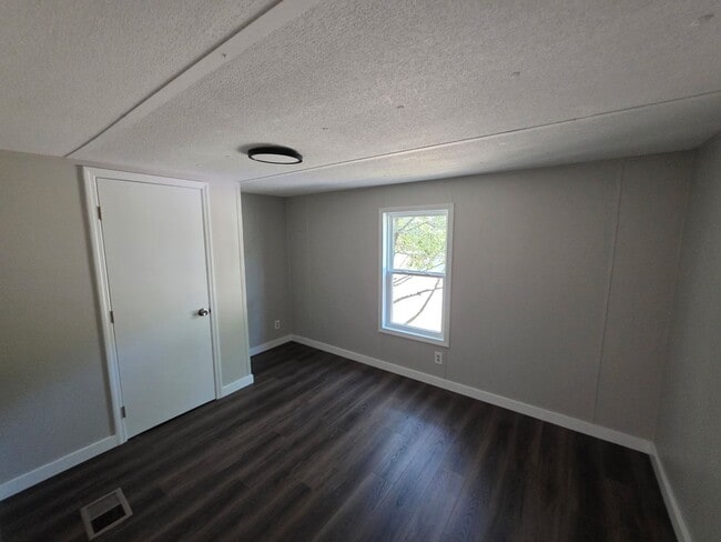 Building Photo - Lake Cherie Mobile Estates