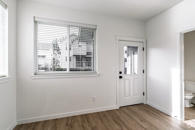 3BR, 2.5BA - 1,553SF - Dining Room - City Apartments