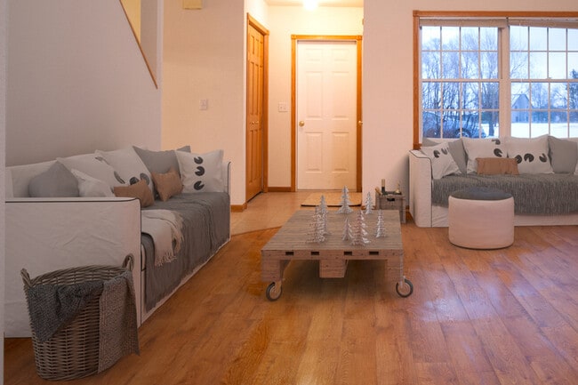 Building Photo - 719 bluejay lane