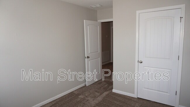 Building Photo - 2219 Waltham St