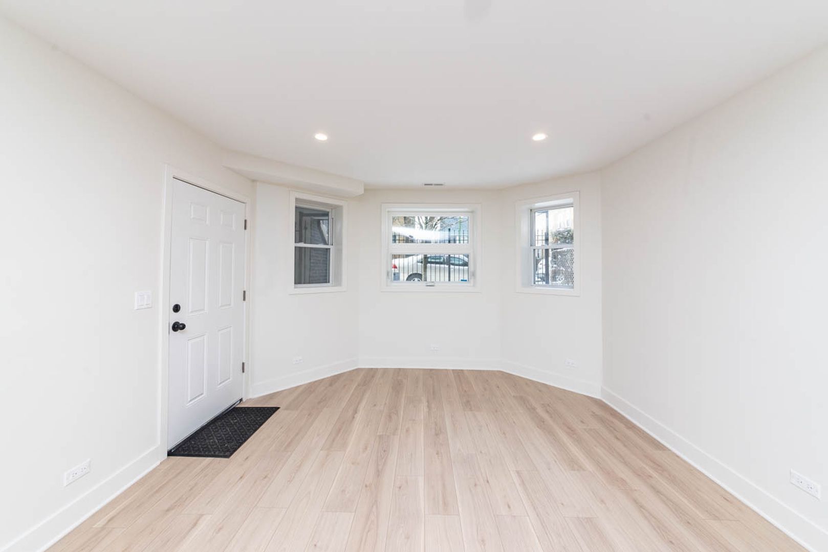 Building Photo - 2825 N Rockwell St