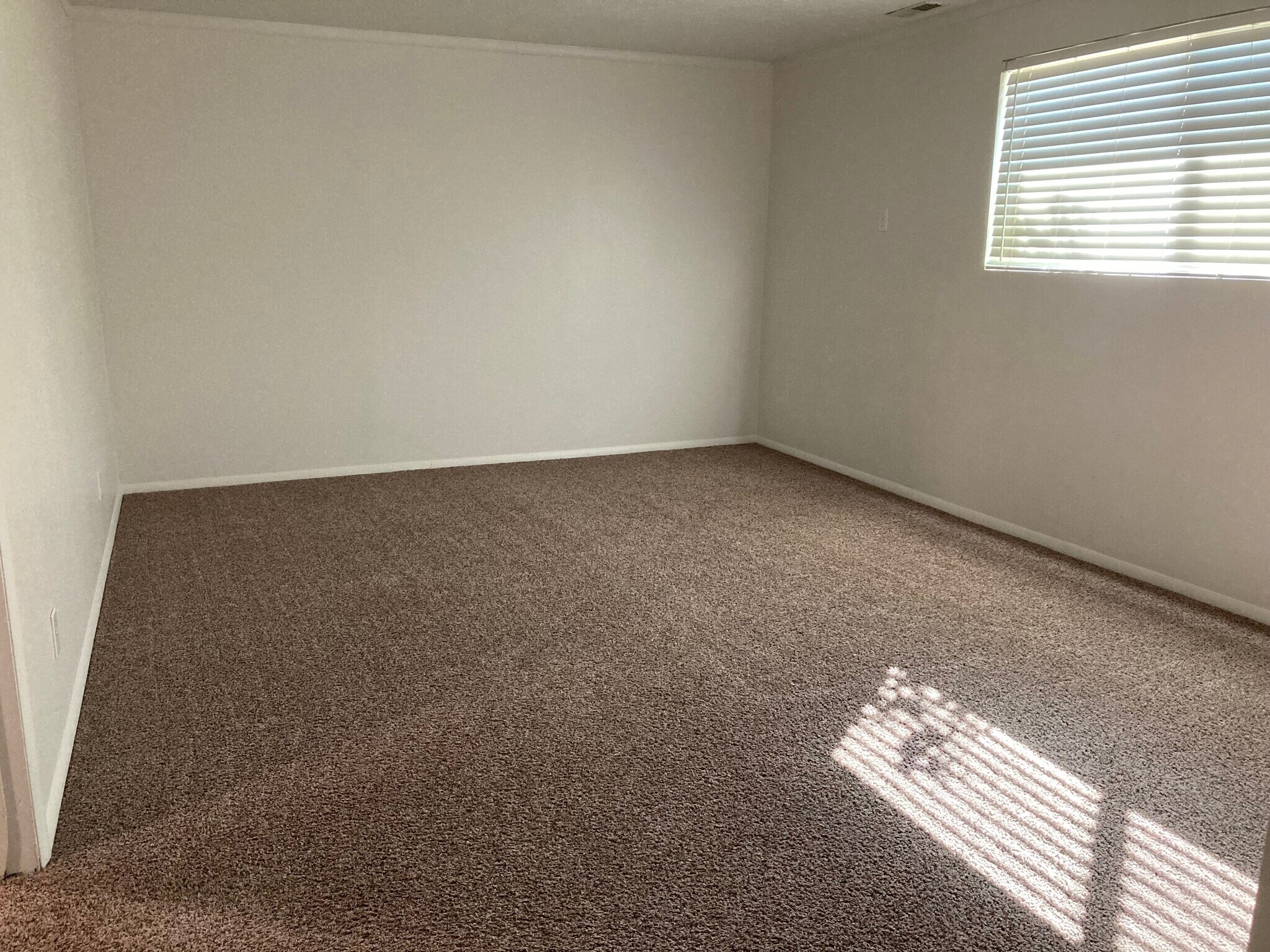 Building Photo - 2377 S 400 W