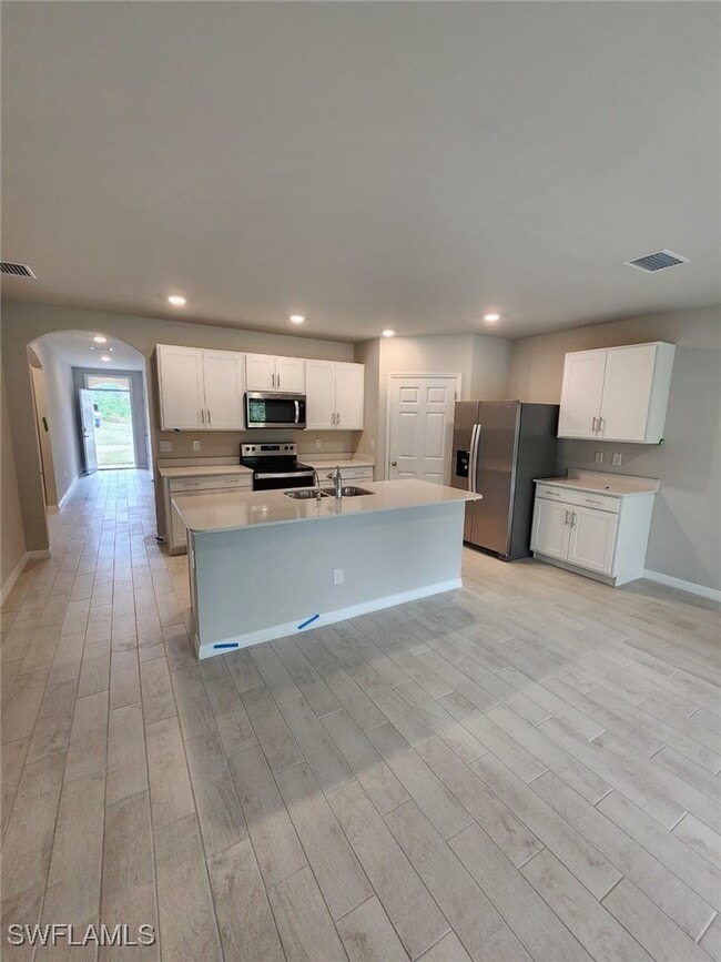 Building Photo - 2320 Thurlow St