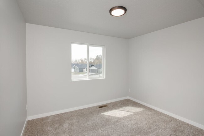 Building Photo - Incredible Townhomes. You’re New Home is Waiting.