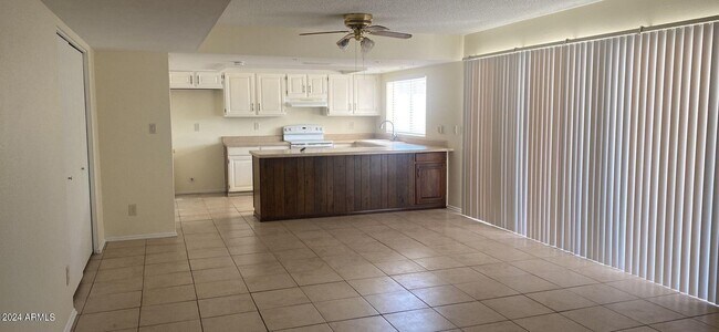 Building Photo - 10019 N 48th Dr