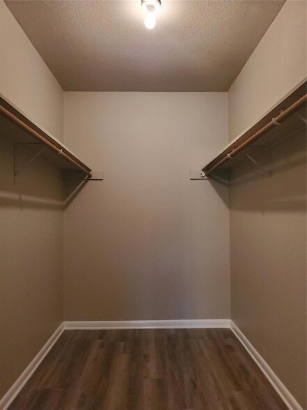 Building Photo - 9008 Sanger Dr