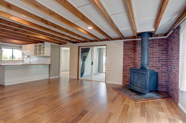 Building Photo - 2 Bed 2 Bath Country Home with Penn Cove View on 2.5 Acres