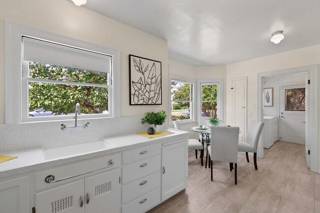 Building Photo - 1595 Santa Clara St