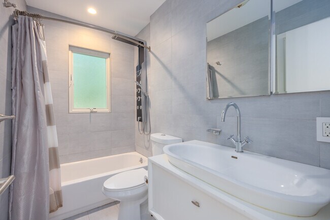 Building Photo - 691 Wilmot Rd