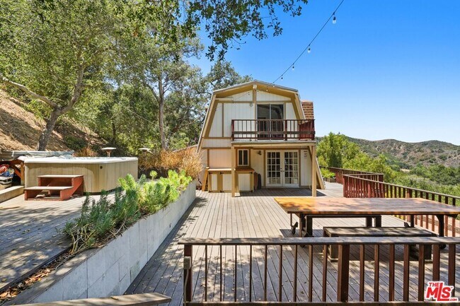 Building Photo - 22013 Alta Dr