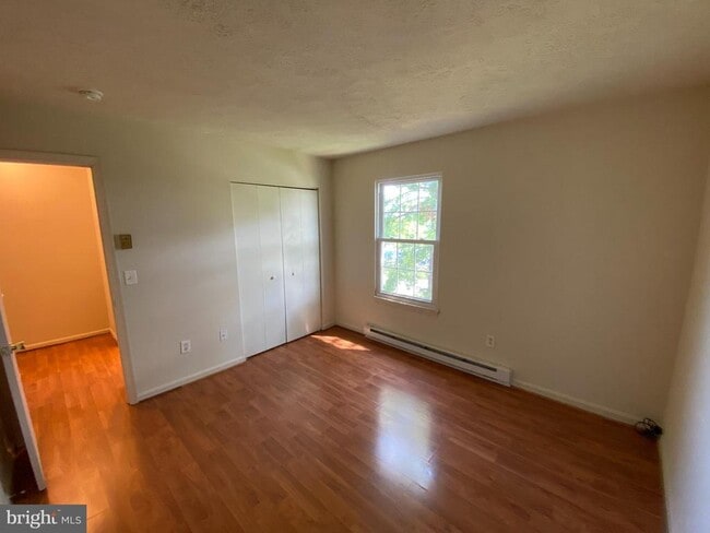 Building Photo - 624 Highview Ct
