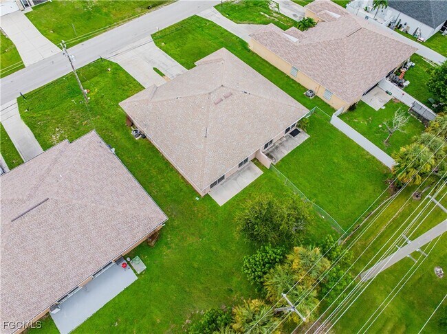 Building Photo - 311 NE 24th Ave