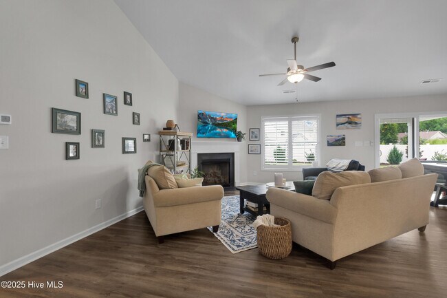 Building Photo - 429 Palisades Way