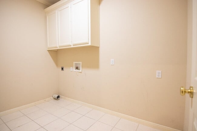 Building Photo - 6180 Gracemount Ln