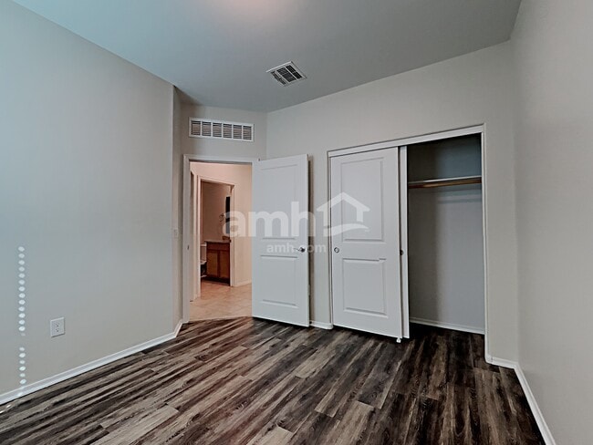 Building Photo - 6870 E Via Arroyo Largo