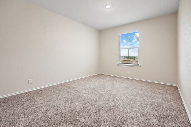 Building Photo - 4 Bedroom/3 Bath Redbird Ranch Subdivision