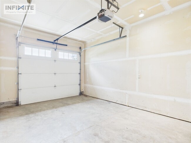 Building Photo - Charming 2-Bedroom, 2-Bath Home in Quiet N...