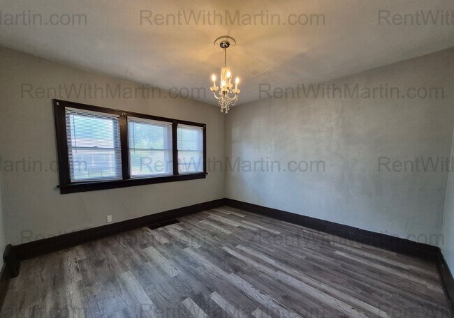 Building Photo - 1128 Mulberry St