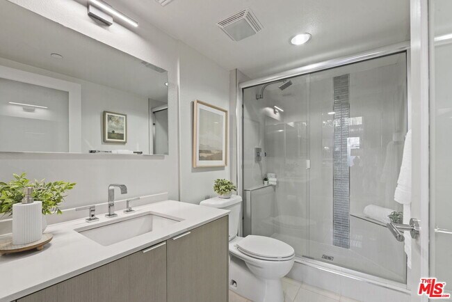 Building Photo - 600 Ridgeley Dr