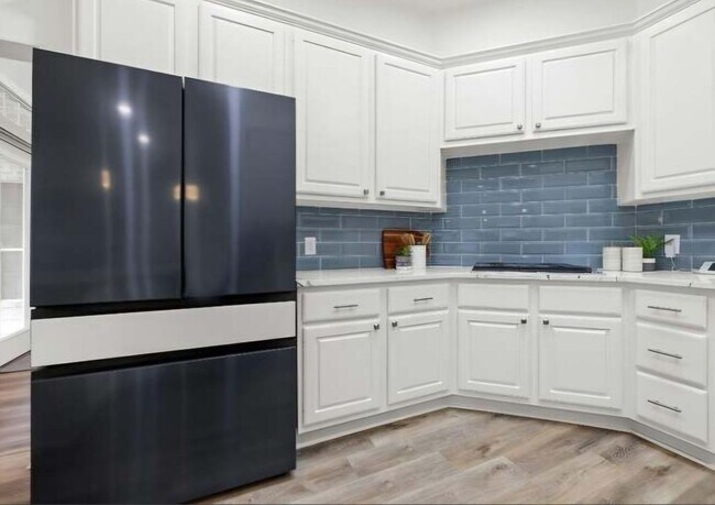 Building Photo - Gorgeous 4/BR 3/BA One-Level Home with Mod...