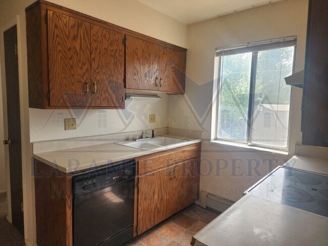 Building Photo - 708 Downey St