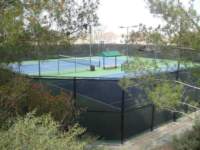 Building Photo - Charming 2-Bedroom Townhome in Valencia with Backyard & Community Amenities!