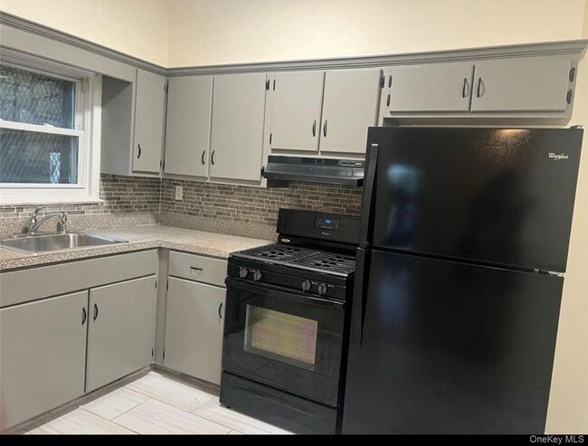 Building Photo - 360 N Broadway