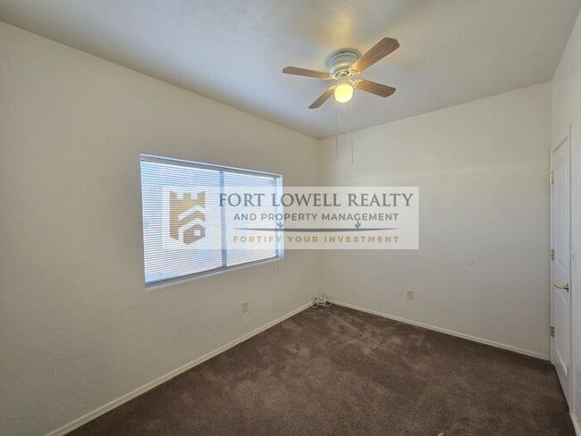 Building Photo - Spacious 3-Bed / 2-Bath Home in Central Tucson with A-Mountain Views!