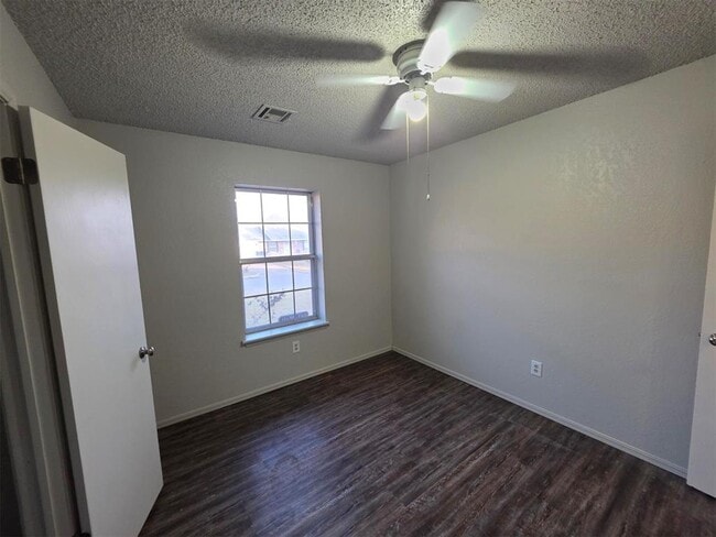 Building Photo - 47 Echo Ln