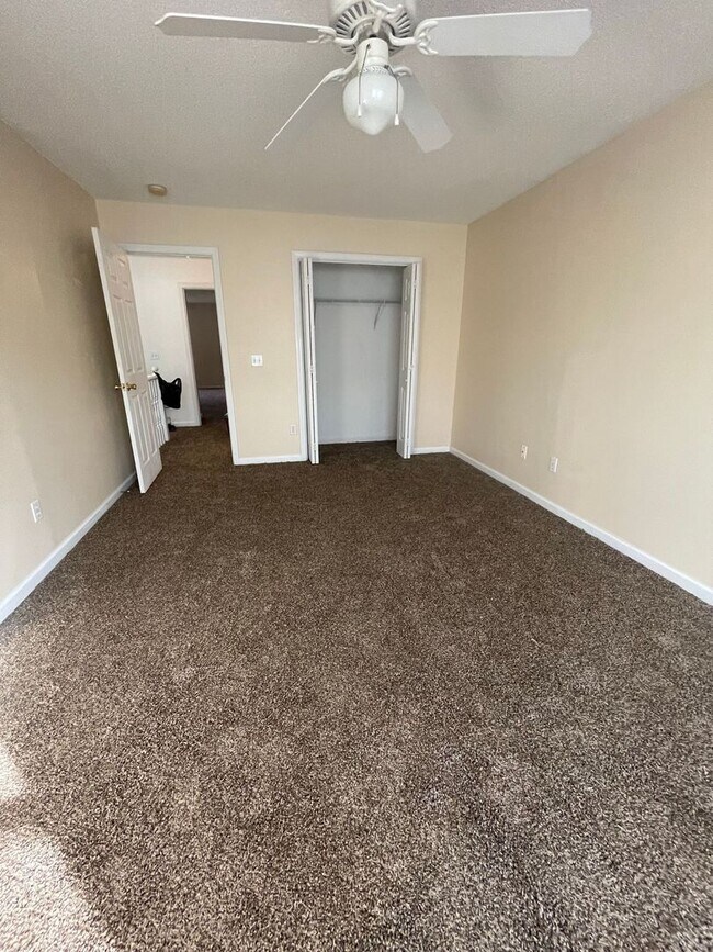 Building Photo - 143 S Spring View Dr