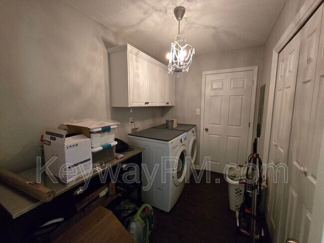 Building Photo - 4720 Waltons Cir